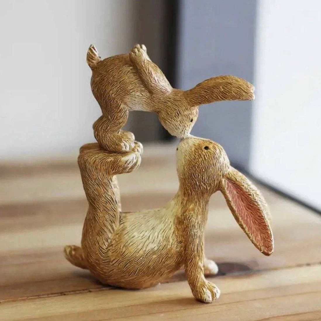 Kiss Rabbit Statue Representin - Home Office Representative บทวิจารณ์และราคา